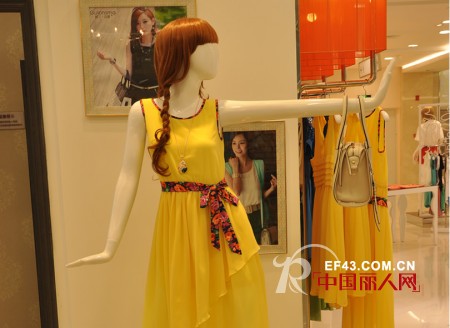 鸿灏服饰旗下品牌蜜西娅女装东莞万达百货专柜盛大开业