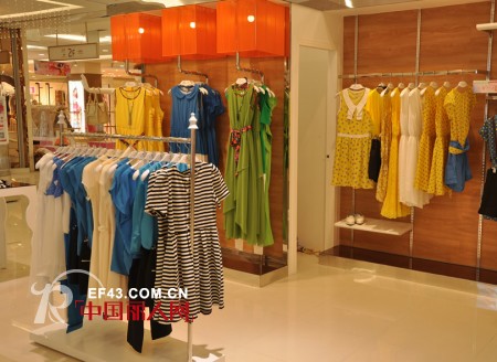 鸿灏服饰旗下品牌蜜西娅女装东莞万达百货专柜盛大开业