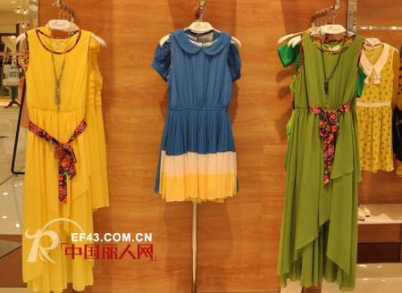 鸿灏服饰旗下品牌蜜西娅女装东莞万达百货专柜盛大开业