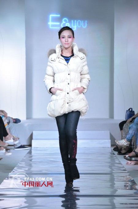 南方卫视“霓裳丽影”栏目报道E&you冬季发布会