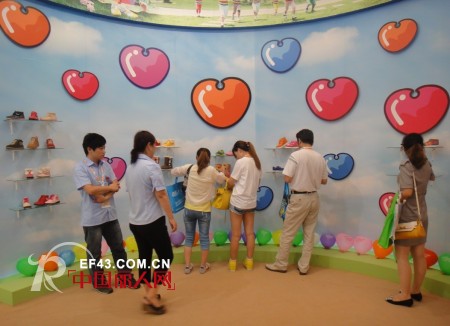 斯乃纳•好童鞋 用心点靓2013CBME孕婴童展