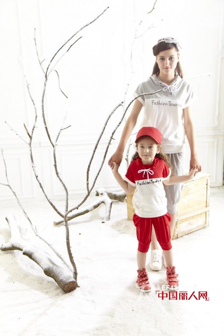 浪漫旅游季 上流家族亲子装 一家人最好的选择