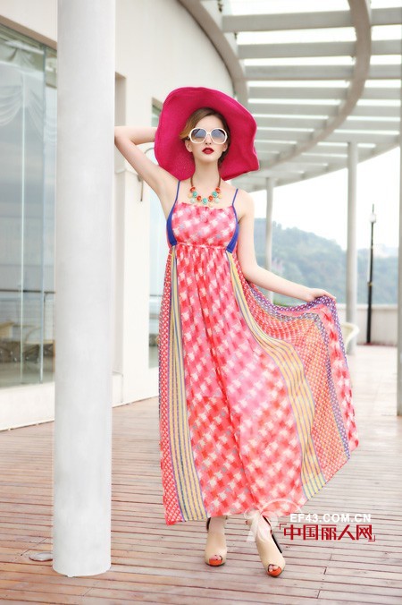 印花加几何图案 古奈笛度假系列唯美上演