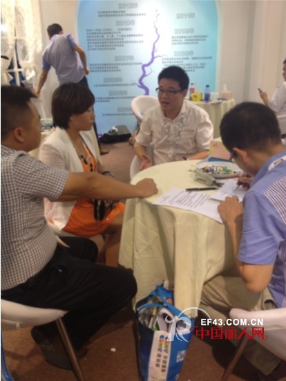 可可鸭童装“火爆”上海CBME孕婴童展