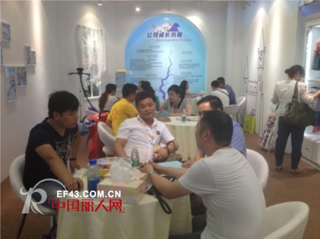 可可鸭童装“火爆”上海CBME孕婴童展