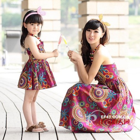 养眼亲子吊带装尽情晒出你们的温馨时刻