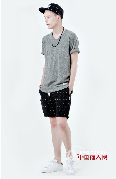 T恤+短裤 夏季阳光男经典搭配