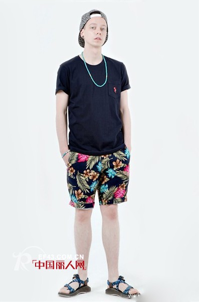 T恤+短裤 夏季阳光男经典搭配