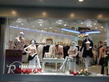 【木帛服饰分享】展现内涵 你的服装店橱窗做到了吗?