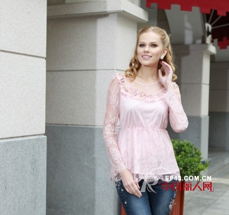 清新与浪漫并存 伊汶贝迩夏季多变女人味