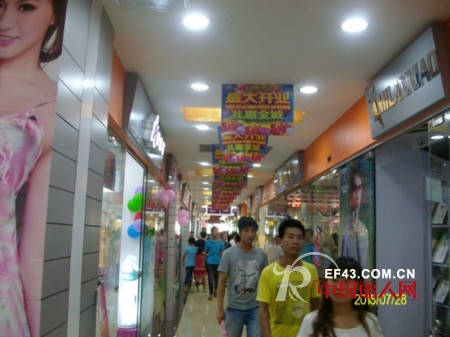 七月康璐妮再次点亮激情