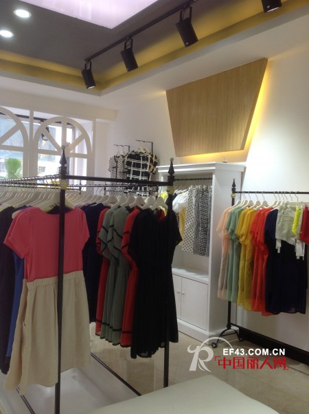 恭贺Enaco爱妮格女装品牌贵州贵定店隆重开业