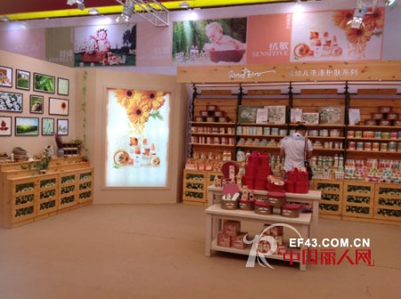 2013CBME金发拉比以绿色魅力惊艳展会