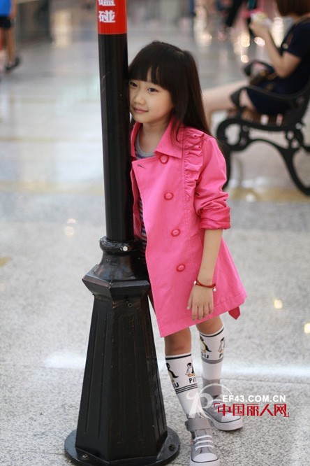 喜乐趣童装 缤纷世界唯有纯真的笑容最美