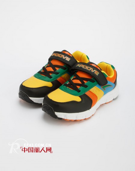 休闲鞋的色彩搭配 简单随意靓起来