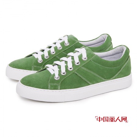 休闲鞋的色彩搭配 简单随意靓起来