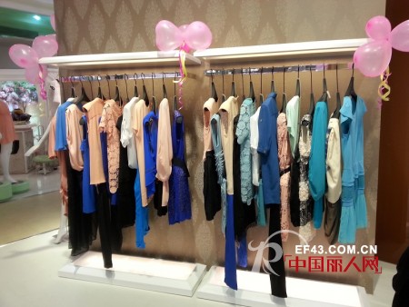 热烈庆祝迪斯廷·凯女装中山小榄店开业