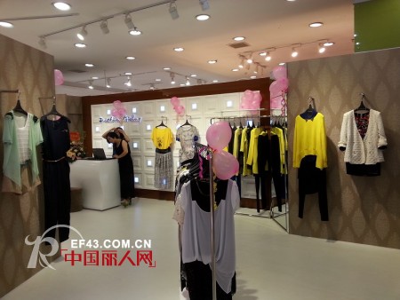 热烈庆祝迪斯廷·凯女装中山小榄店开业