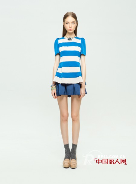 雪凡妮2013秋装璀璨上市 “复古女孩”散发浪漫情怀