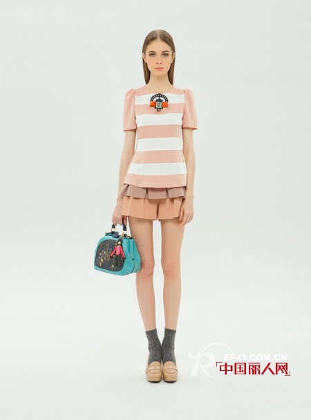 雪凡妮2013秋装璀璨上市 “复古女孩”散发浪漫情怀