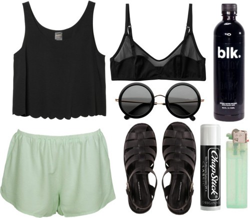 支招欧美风搭配 黑白灰依然唱主角