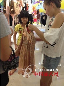 热烈庆祝KHAKI卡琪屋云南永善专卖店盛大开业