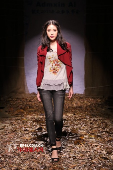 歆艾品牌女装2014春季“SAYS花语”新品发布会即将开幕