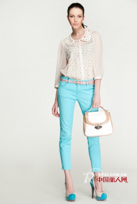 上淘宝买衣服?OUT啦,衣伴沁香折扣女装时尚新选择