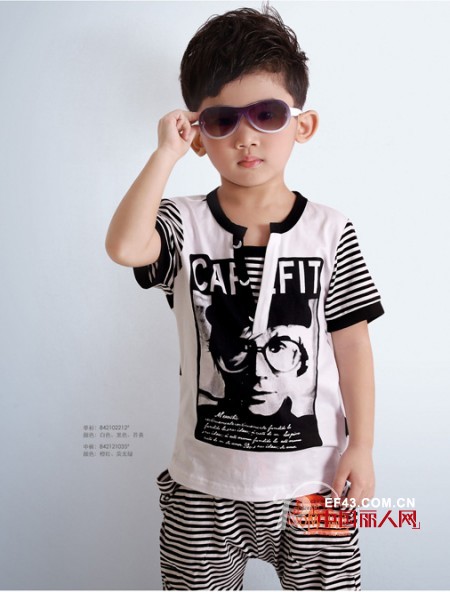 黑白条纹搭配 极具匠心的款式装饰童年的梦