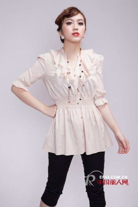 精品韩版女装 引领职场搭配新风尚