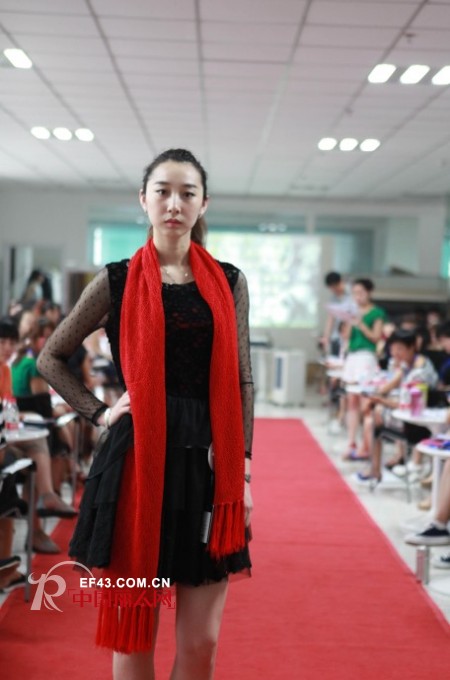 在城市与森林中绽放悠扬的荷兰菊 舒朗公司召开醉酷品牌2014春装订货会