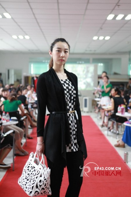 在城市与森林中绽放悠扬的荷兰菊 舒朗公司召开醉酷品牌2014春装订货会