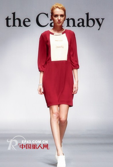 初秋季节酒红色当道 今年秋季洋裙流行什么