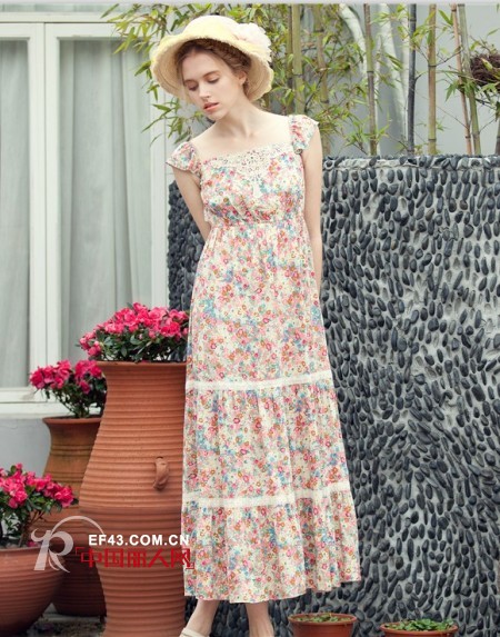 学柳岩碎花裙搭配 清新甜美迷醉旁人