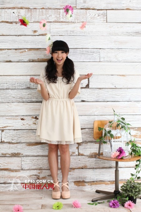 NICE CLAUP女装搭配推荐  在夏末秋初留下最美好的回忆