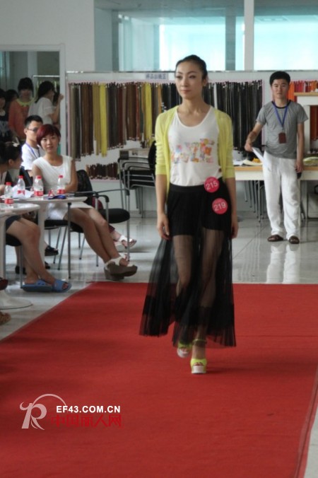 明媚灿烂的GOGIRL好时光 舒朗公司举行GOGIRL2014春装品评会