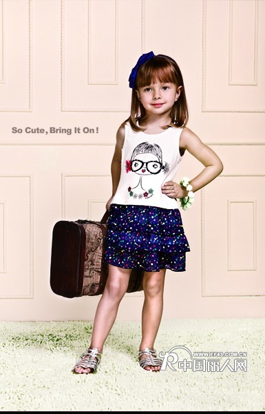 夏季时尚背心裙 亮色连衣裙 装点童真年代