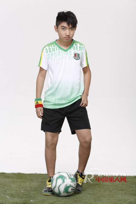 时尚少年装陪伴少年成长,度过时尚快乐的每一天