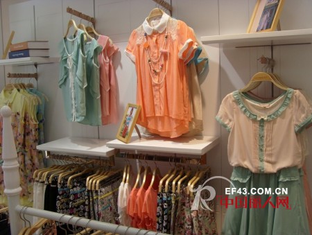 恭祝系恋时尚女装四川宜宾店盛大开业