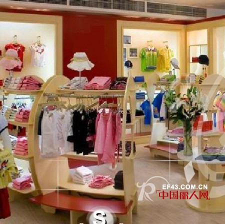 怎么才能让店铺吸引人 同样的款式不同的装修打造不一样的视觉