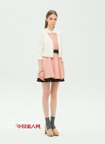 秋装连衣裙如何搭配  小西装小外套穿起来