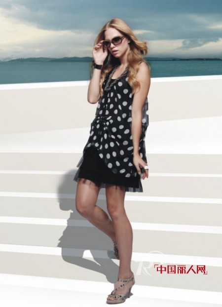 条纹还是波点 黑白色雪纺裙简约不失时尚