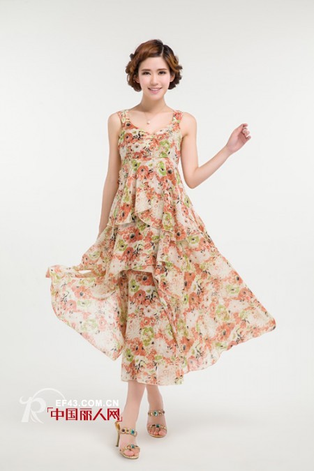 夏季长裙应该怎么搭配才能穿出女神范