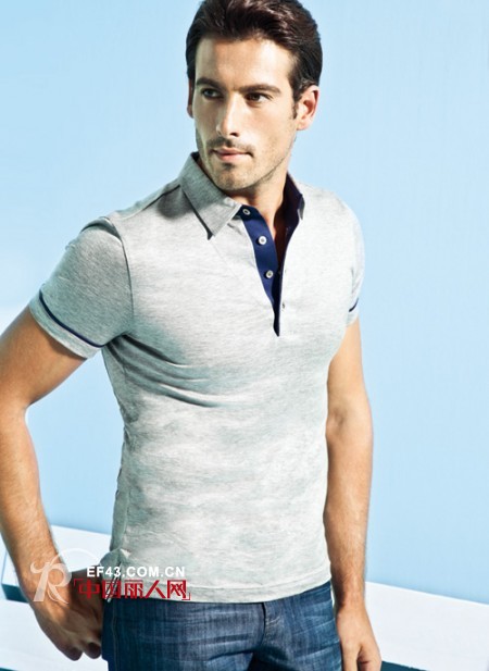 男士夏季度夏 浅色系T恤如何搭配裤子