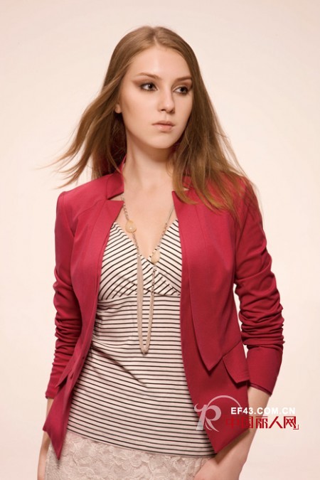 夏季小西装的搭配之道 知性OL风不减