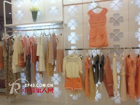 恭贺丹诗格尔女装 安徽黄山店盛大开业