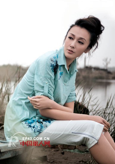 刺绣元素玩转中国风 轻熟风的搭配灵感