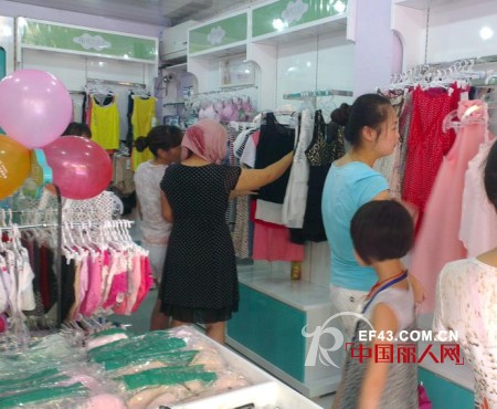 热烈祝贺都市丽衣宁波裘市新村专卖店盛大开业