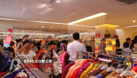 祝贺江门张小姐加盟海嘉仕快时尚女装