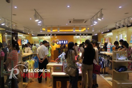 热烈庆贺叮当猫/R100童装2014春夏新品订货会隆重开启